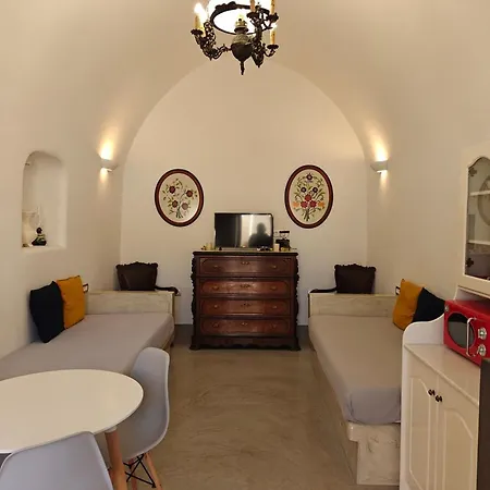 Dreamer's Secret Ii Emporio (Santorini)